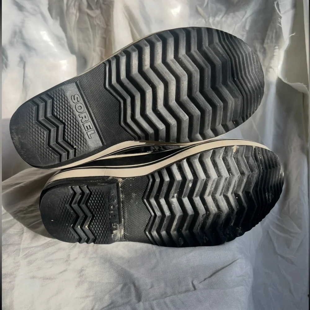 COPY - SORELS kids EUC. Removable inner insulated liners. Size 3 (US), 34 (EU)